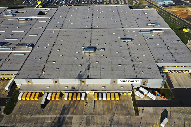 Thứ Sáu Đen ở nhà kho to bằng 15 sân bóng của Amazon