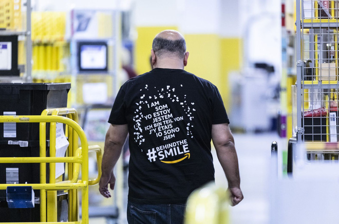 Thứ Sáu Đen ở nhà kho to bằng 15 sân bóng của Amazon