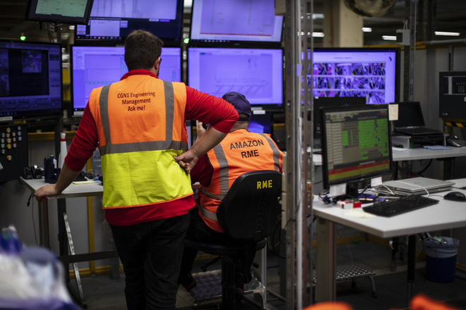 Thứ Sáu Đen ở nhà kho to bằng 15 sân bóng của Amazon