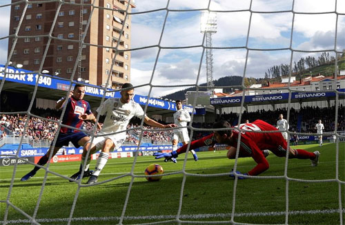 Real Madrid thảm bại trên sân của Eibar