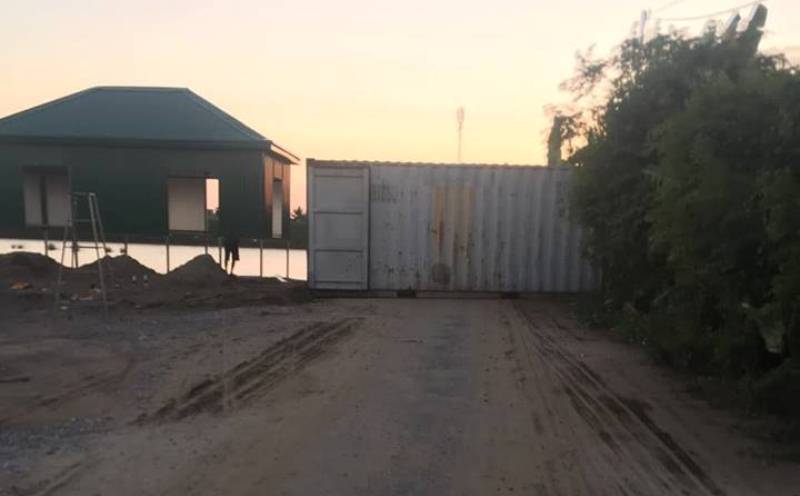 Bị nhóm giang hồ đất Cảng bao vây, nữ giám đốc quỳ lạy