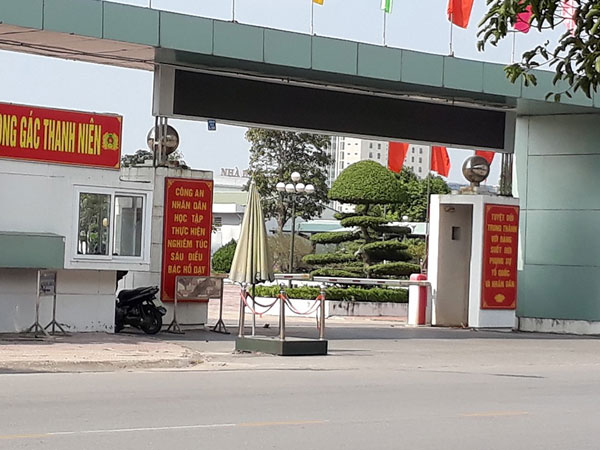 Vụ lao xe vào trụ sở công an, cô gái vẫn bị côn đồ cắt tóc: Hé lộ nguyên nhân