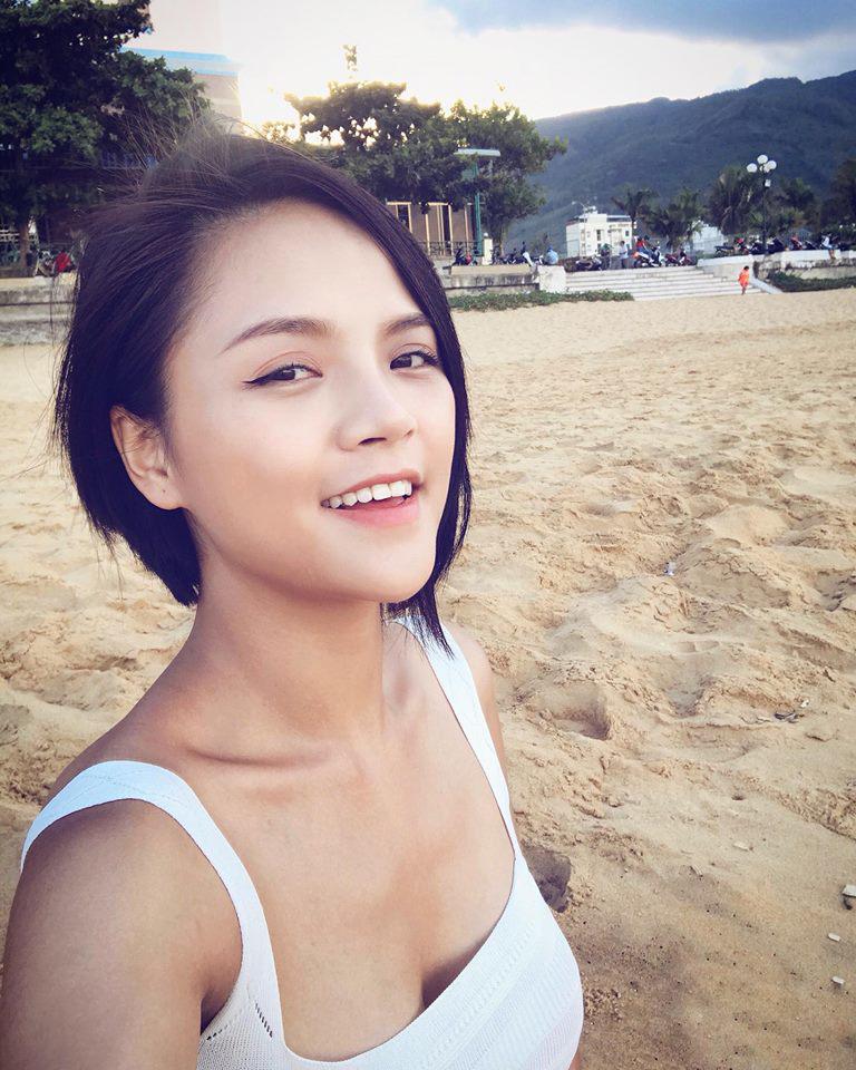 Đây là gái ngành tích cực khoe vòng 1 nhất Vbiz: khoe từ phim ra ngoài đời!