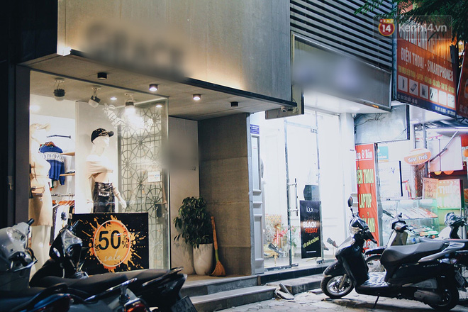 Cùng một con phố ngày Black Friday ở Hà Nội: Nơi đông đúc nghẹt thở, chốn vắng vẻ hẩm hiu dù nhiều ưu đãi