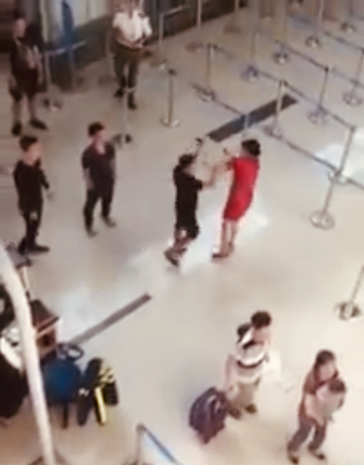 Triệu tập, xử lý các đối tượng hành hung nữ nhân viên hàng không