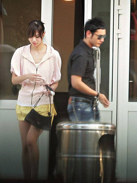 Angelababy: 10 năm nỗ lực vẫn mang danh cô gái trà xanh, cưới Huỳnh Hiểu Minh nhưng lại bị xem là kẻ thế thân Triệu Vy