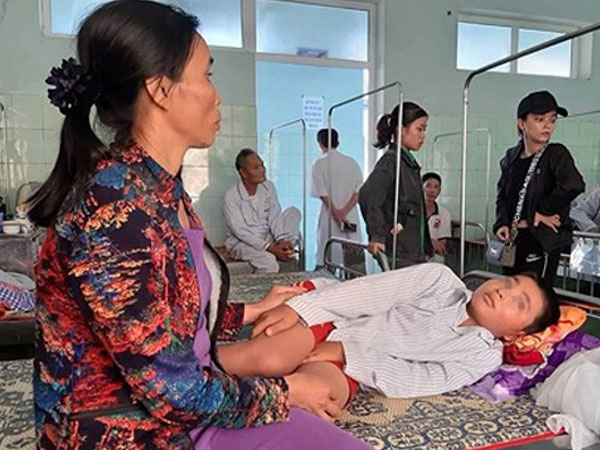 Học sinh hứng 231 cái tát phải cấp cứu, cô giáo thanh minh do áp lực lớp xếp cuối bảng