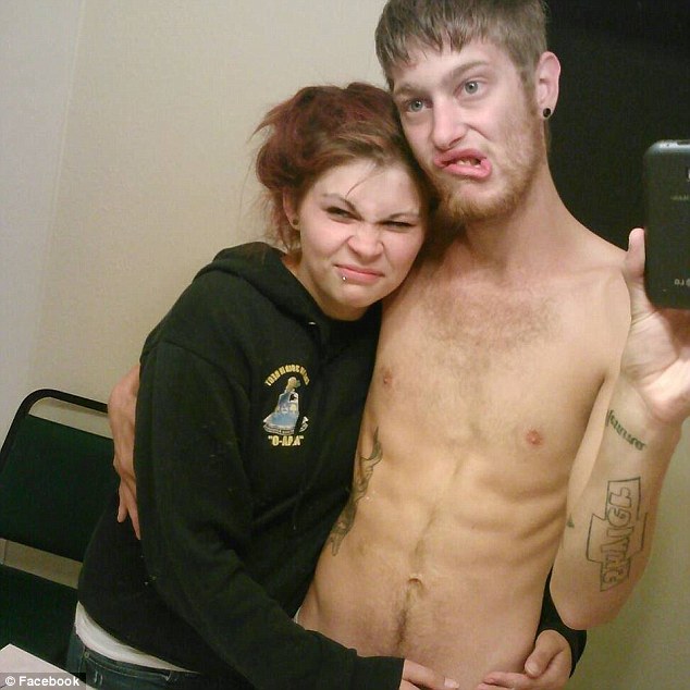 Để ở bên người tình, mẹ liên tục tiêm ma túy cho 3 con nhỏ