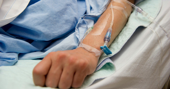 Cuối năm cưới, giữa năm phát hiện bị ung thư máu, cô nàng bị chồng tương lai phản bội và cái kết bất ngờ