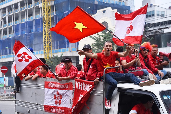 Việt Nam 3-0 Campuchia: Đồng đội tri ân Văn Toàn bằng ngôi nhất bảng A