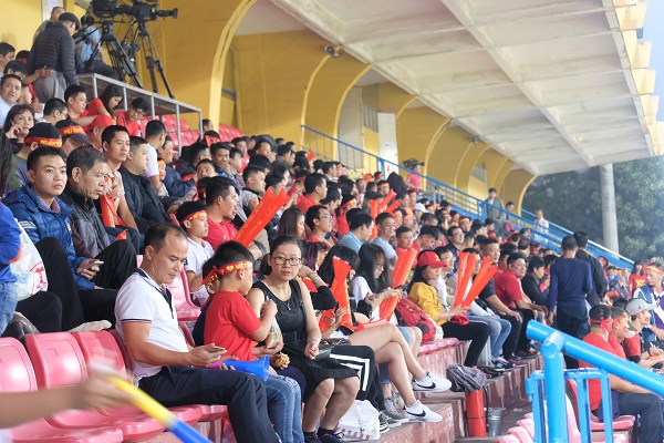 Việt Nam 3-0 Campuchia: Đồng đội tri ân Văn Toàn bằng ngôi nhất bảng A