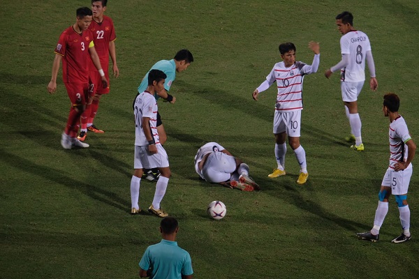 Việt Nam 3-0 Campuchia: Đồng đội tri ân Văn Toàn bằng ngôi nhất bảng A