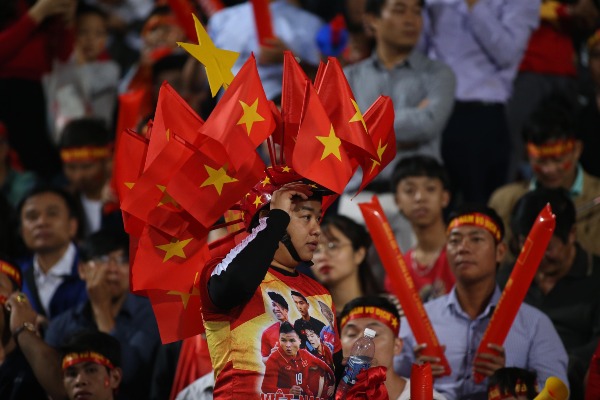 Việt Nam 3-0 Campuchia: Đồng đội tri ân Văn Toàn bằng ngôi nhất bảng A