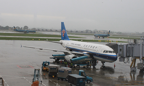 Nhiều chuyến bay bị chậm, hủy do bão