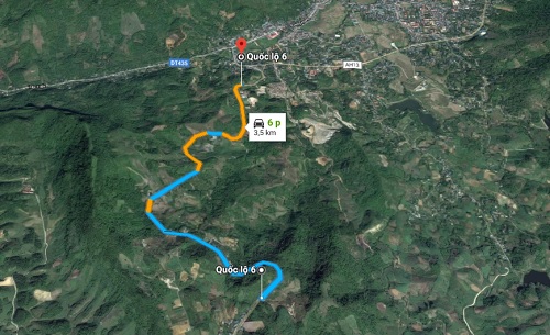 Ôtô lao vào vách núi ở Hòa Bình, tài xế tử vong kẹt trong cabin