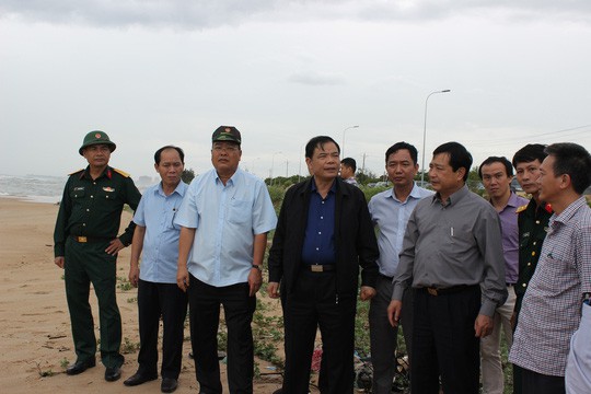 Biển Vũng Tàu xuất hiện sóng lớn 3m, sơ tán khẩn cấp gần 100.000 người