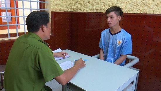 Nam thanh niên dùng dao trói tay gái bán dâm, đe dọa và cướp tài sản sau khi thỏa mãn nhu cầu