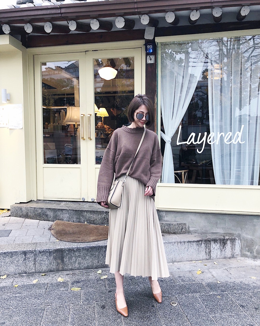 Đơn giản là áo len + chân váy thôi nhưng có đến 4 cách mix&match; xinh mê hồn để bạn thỏa sức diện đông này Đơn giản là áo len + chân váy thôi nhưng có đến 4 cách mix&match; xinh mê hồn để bạn thỏa sức diện đông này