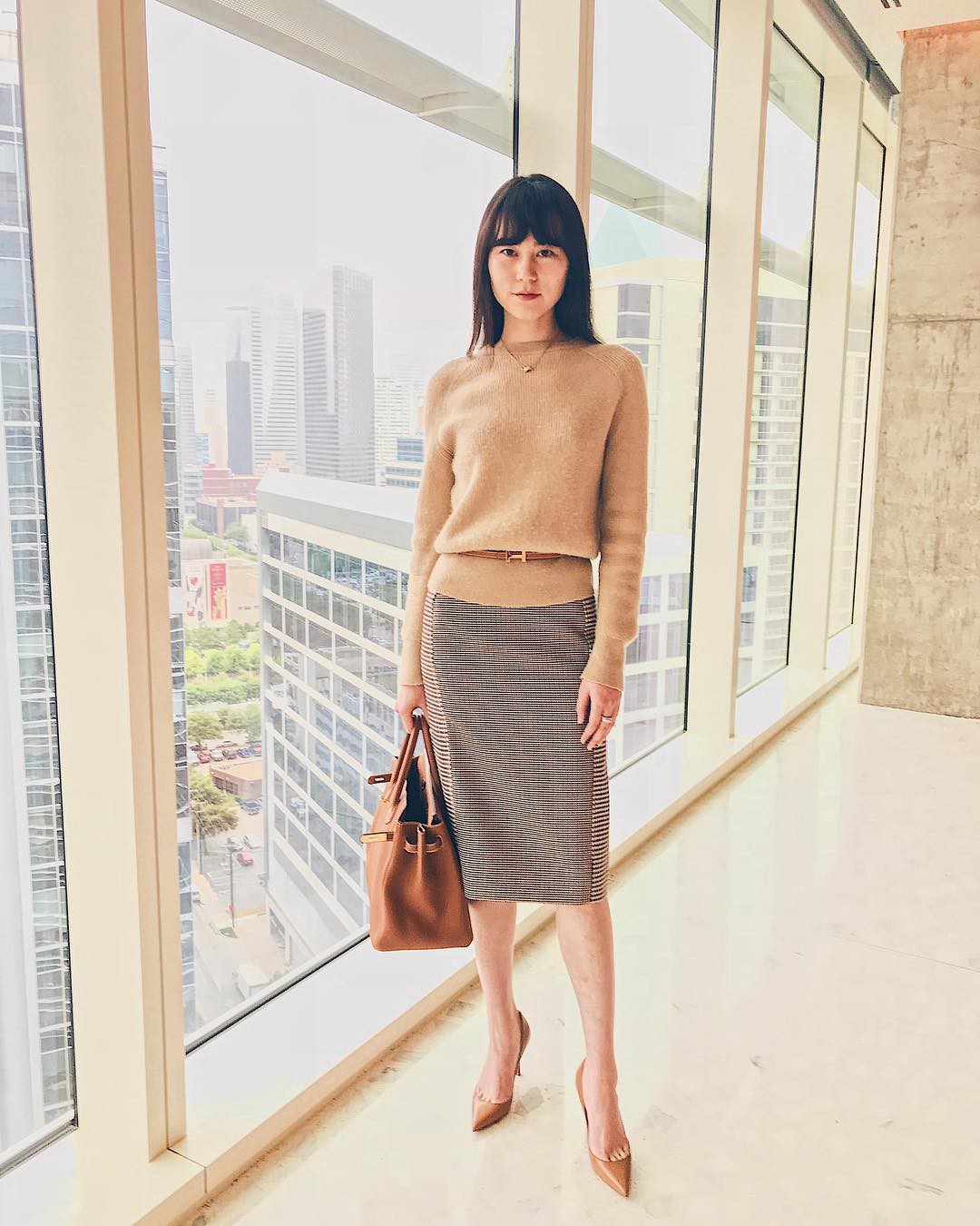 Đơn giản là áo len + chân váy thôi nhưng có đến 4 cách mix&match; xinh mê hồn để bạn thỏa sức diện đông này Đơn giản là áo len + chân váy thôi nhưng có đến 4 cách mix&match; xinh mê hồn để bạn thỏa sức diện đông này