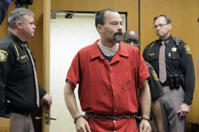 3 đứa trẻ đến nhà bố chơi lễ Tạ Ơn rồi biến mất, ông bố liên tục đổi lời khai, quyết chôn vùi tung tích con gần 1 thập kỷ