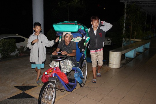 Bão số 9 đang tiến sát đất liền, Vũng Tàu gió bắt đầu gào rít dữ dội