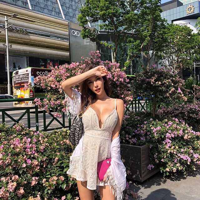 Mẹ 9x xinh đẹp khoe ảnh bụng bầu 7 tháng vẫn phẳng lì đến không thể tin nổi