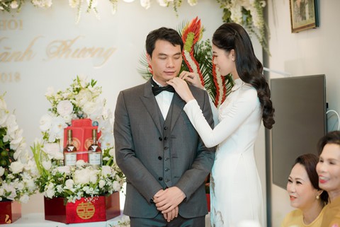 Đại gia U40, đã có 2 con riêng cưa đổ Á hậu Thanh Tú như thế nào?