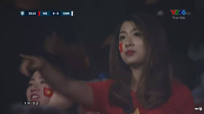 CĐV Đông Nam Á phát cuồng, xin danh tính của các CĐV nữ xinh đẹp ở Hàng Đẫy