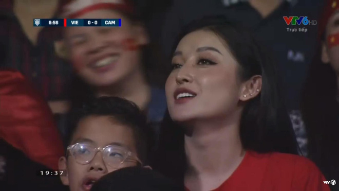 CĐV Đông Nam Á phát cuồng, xin danh tính của các CĐV nữ xinh đẹp ở Hàng Đẫy