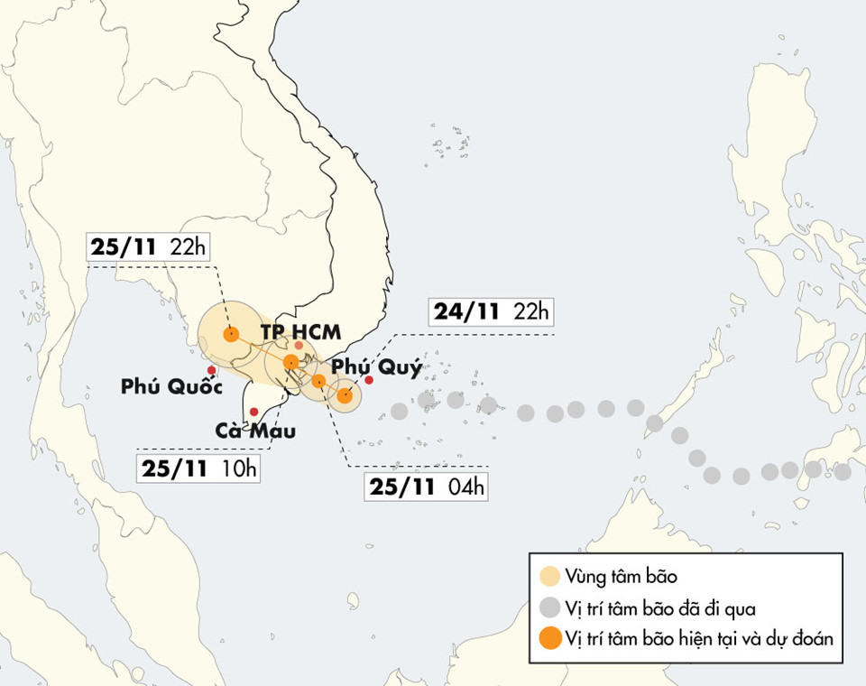 Du khách bình thản chơi đêm ở Vũng Tàu trước giờ bão số 9 đổ bộ