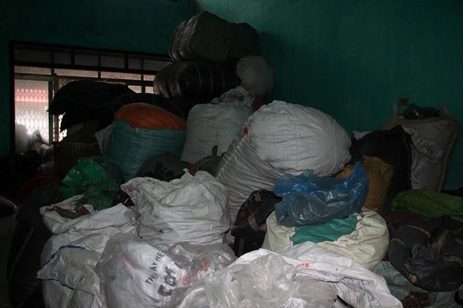 Phát hiện 3 kho chứa hàng tấn dược liệu đông y bốc mùi hôi