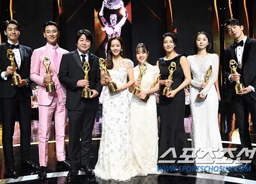 Giải Rồng Xanh 2018 vừa kết thúc đã dính vào lùm xùm, các ứng viên đạt giải bị tố không xứng đáng