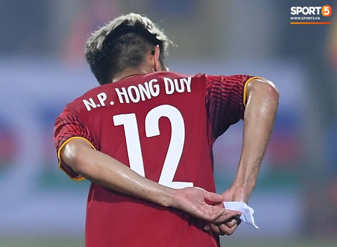 HLV Park Hang-seo gửi mẩu giấy bí mật cho Duy Pinky và đây là điều cộng đồng mạng phát hiện