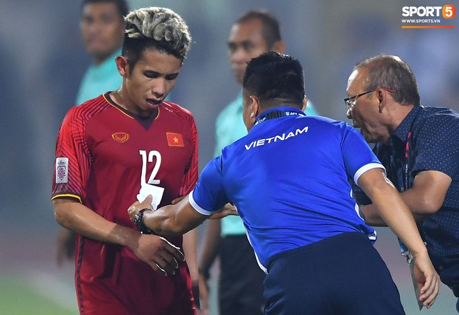 HLV Park Hang-seo gửi mẩu giấy bí mật cho Duy Pinky và đây là điều cộng đồng mạng phát hiện