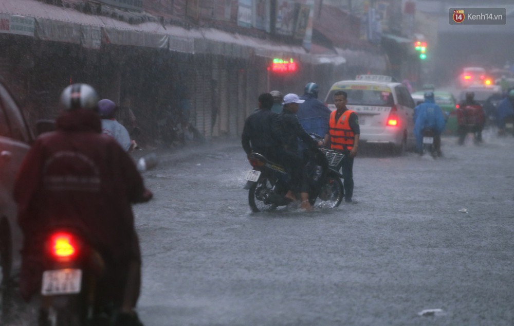 Nóng: Tất cả học sinh tại TPHCM nghỉ học cả ngày thứ 2 (26/11) do ảnh hưởng của bão số 9