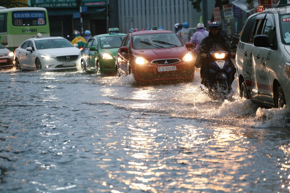 Nóng: Tất cả học sinh tại TPHCM nghỉ học cả ngày thứ 2 (26/11) do ảnh hưởng của bão số 9