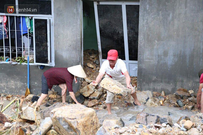 Nha Trang ngập sâu trong biển nước, sạt lở kinh hoàng trong cơn bão số 9