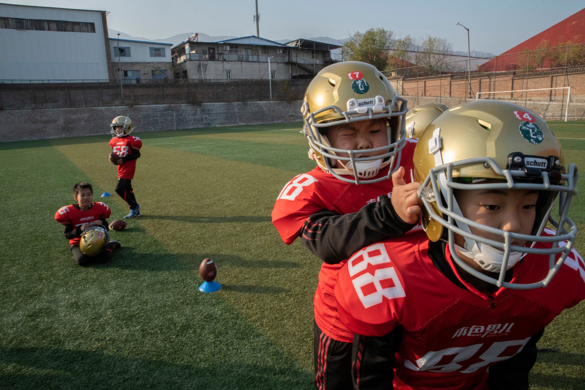 Trường học kỳ lạ ở Trung Quốc: Đào tạo những chàng trai ẻo lả, yếu ớt thành đàn ông đích thực