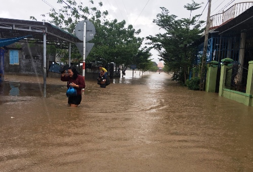 Bão Usagi gây ngập lụt, chia cắt nhiều nơi ở Ninh Thuận và Khánh Hòa