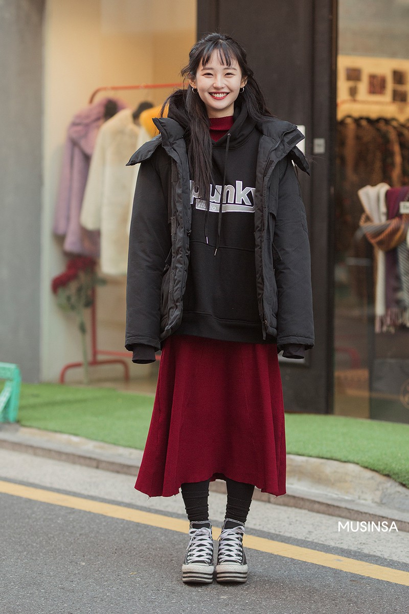 Street style giới trẻ Hàn tuần qua chính là từ điển lên đồ chuẩn cho những nàng thích kiểu mì ăn liền