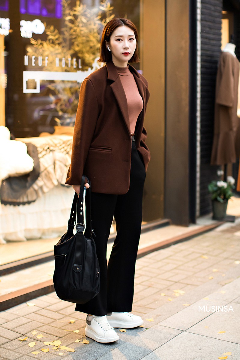 Street style giới trẻ Hàn tuần qua chính là từ điển lên đồ chuẩn cho những nàng thích kiểu mì ăn liền