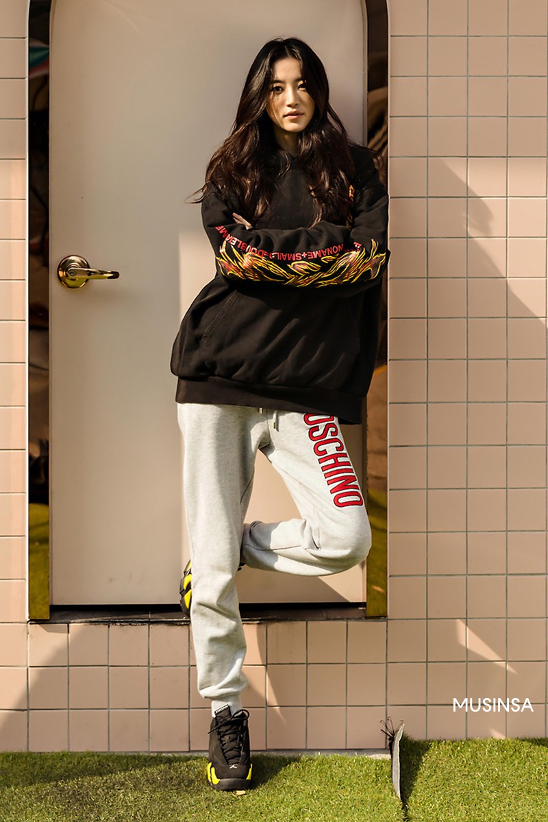 Street style giới trẻ Hàn tuần qua chính là từ điển lên đồ chuẩn cho những nàng thích kiểu mì ăn liền