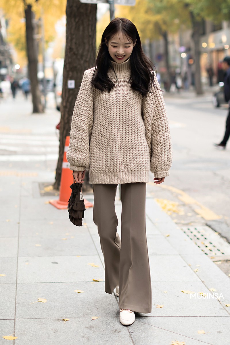 Street style giới trẻ Hàn tuần qua chính là từ điển lên đồ chuẩn cho những nàng thích kiểu mì ăn liền