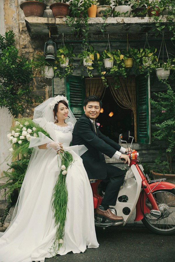 Bộ ảnh cưới có 1-0-2 xuyên không gần 1 thế kỉ của cặp đôi gặp nhau từ nhiều kiếp trước