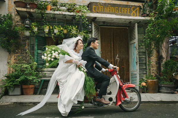 Bộ ảnh cưới có 1-0-2 xuyên không gần 1 thế kỉ của cặp đôi gặp nhau từ nhiều kiếp trước