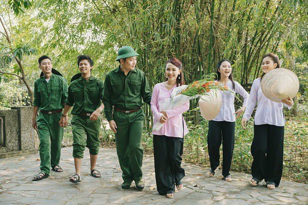 Bộ ảnh cưới có 1-0-2 xuyên không gần 1 thế kỉ của cặp đôi gặp nhau từ nhiều kiếp trước