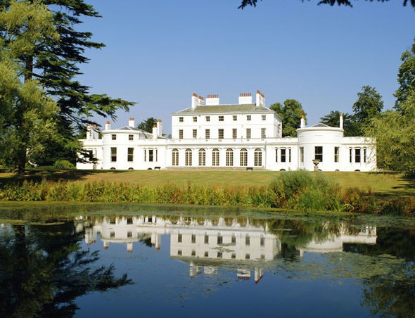 Bạn bè thân Meghan tiết lộ gây sốc về mối quan hệ cơm không lành, canh không ngọt giữa Harry và anh trai