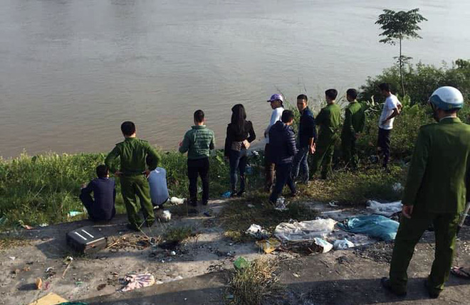 Người bới rác tìm thấy thi thể bé trai sơ sinh bọc trong túi nilon ở Nam Định