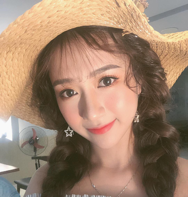 Trốn việc đi xem Việt Nam đá, cô gái xinh đẹp chiếm spotlight chỉ nhờ 1 tấm ảnh