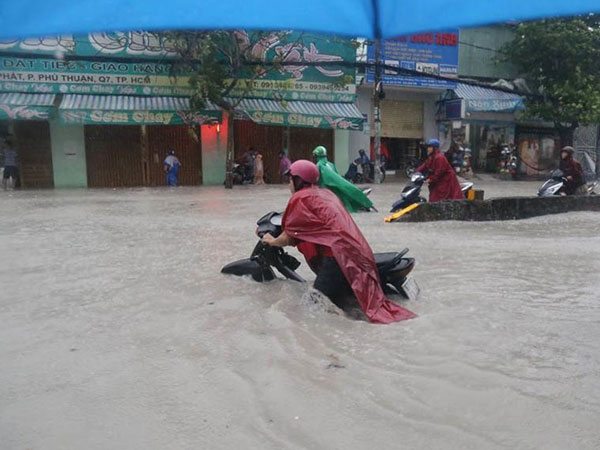 Dự báo thời tiết 26/11: Sau bão số 9, nhiều tỉnh chống chọi với mưa lũ